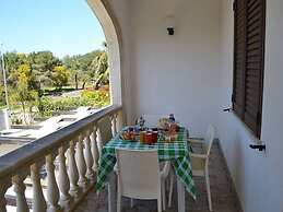 Air-conditioned Apartment Near The Beach With Spacious Balcony & Garde