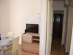 Air-conditioned Apartment Near The Beach With Spacious Balcony & Garde