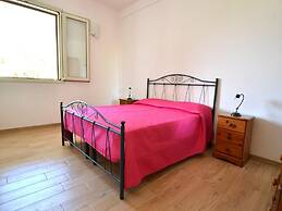 Air-conditioned Apartment Near The Beach With Spacious Balcony & Garde