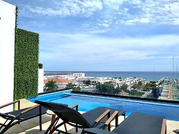 Ocean View From the Rooftop Pool! Only one Block to the Beach, Studio 