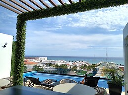 Ocean View From the Rooftop Pool! Only one Block to the Beach, Studio 