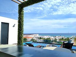 Ocean View From the Rooftop Pool! Only one Block to the Beach, Studio 