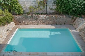 Apartment 3 With Pool And Sea View