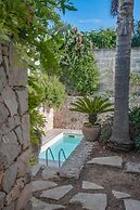 Apartment 3 With Pool And Sea View