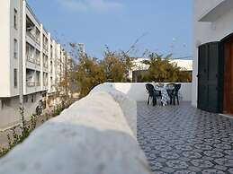 Beautiful Apartment On The Beach In Central Location With Spacious Bal