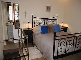 Adorable Tuscan Cottage With Beautiful Garden Just Outside Lucca, Slee