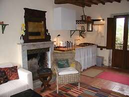 Adorable Tuscan Cottage With Beautiful Garden Just Outside Lucca, Slee