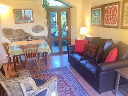 Adorable Tuscan Cottage With Beautiful Garden Just Outside Lucca, Slee