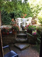 Adorable Tuscan Cottage With Beautiful Garden Just Outside Lucca, Slee