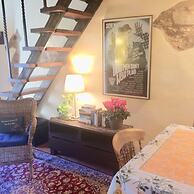 Adorable Tuscan Cottage With Beautiful Garden Just Outside Lucca, Slee