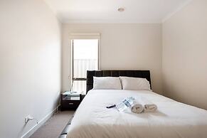 5br Luxury House 20 Min To Cbd Spacious Living