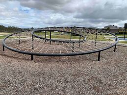 5br Luxury House 20 Min To Cbd Spacious Living