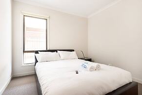 5br Luxury House 20 Min To Cbd Spacious Living