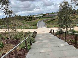 5br Luxury House 20 Min To Cbd Spacious Living