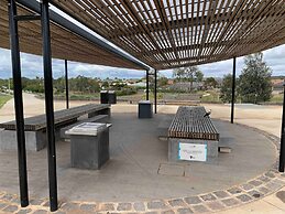 5br Luxury House 20 Min To Cbd Spacious Living