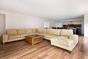 5br Luxury House 20 Min To Cbd Spacious Living