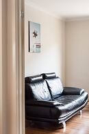 5br Luxury House 20 Min To Cbd Spacious Living