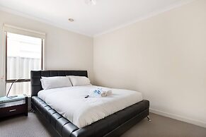 5br Luxury House 20 Min To Cbd Spacious Living