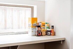 5br Luxury House 20 Min To Cbd Spacious Living