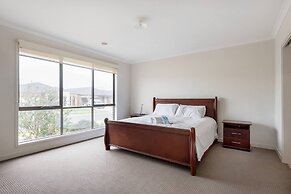 5br Luxury House 20 Min To Cbd Spacious Living