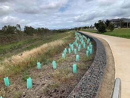 5br Luxury House 20 Min To Cbd Spacious Living