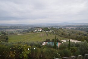 Apartment With Private Garden in Tuscany