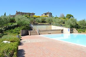 Apartment With Private Garden in Tuscany