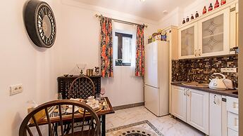 Ussr City Center Luxurious Apartment , Lives the Life of Soviet Genera