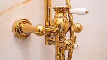 Ussr City Center Luxurious Apartment , Lives the Life of Soviet Genera