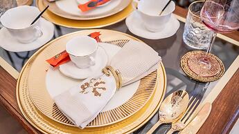 Ussr City Center Luxurious Apartment , Lives the Life of Soviet Genera