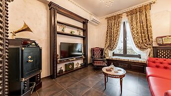 Ussr City Center Luxurious Apartment , Lives the Life of Soviet Genera
