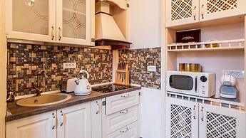 Ussr City Center Luxurious Apartment , Lives the Life of Soviet Genera