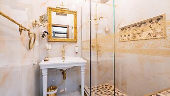 Ussr City Center Luxurious Apartment , Lives the Life of Soviet Genera