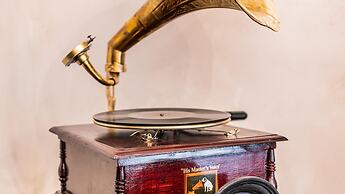 Ussr City Center Luxurious Apartment , Lives the Life of Soviet Genera