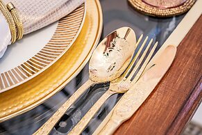 Ussr City Center Luxurious Apartment , Lives the Life of Soviet Genera