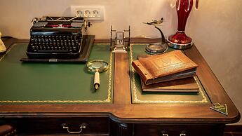 Ussr City Center Luxurious Apartment , Lives the Life of Soviet Genera