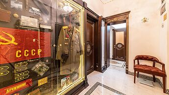 Ussr City Center Luxurious Apartment , Lives the Life of Soviet Genera
