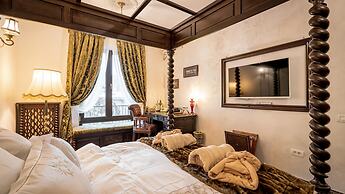 Ussr City Center Luxurious Apartment , Lives the Life of Soviet Genera