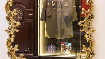 Ussr City Center Luxurious Apartment , Lives the Life of Soviet Genera