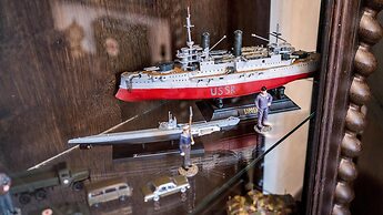 Ussr City Center Luxurious Apartment , Lives the Life of Soviet Genera