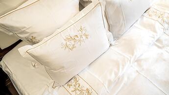 Ussr City Center Luxurious Apartment , Lives the Life of Soviet Genera