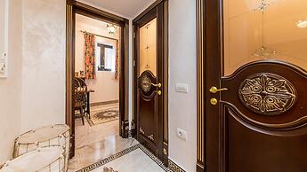 Ussr City Center Luxurious Apartment , Lives the Life of Soviet Genera