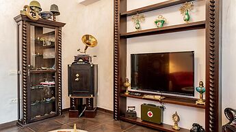 Ussr City Center Luxurious Apartment , Lives the Life of Soviet Genera