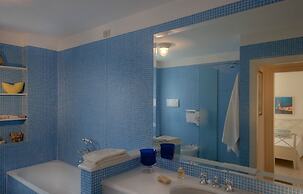 House in Marina di Pietrasanta With Large Garden 300 Meters From the s