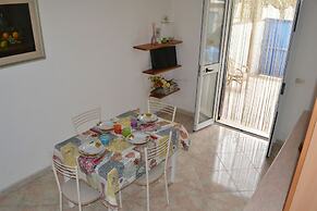 Charming Home On The Beach With Spacious Terraces & Garden - Pets Allo