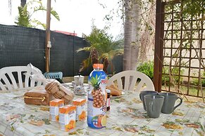 Charming Home On The Beach With Spacious Terraces & Garden - Pets Allo