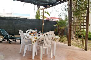 Charming Home On The Beach With Spacious Terraces & Garden - Pets Allo