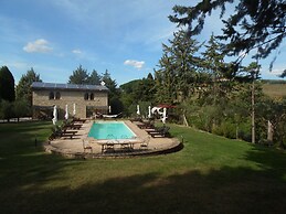 Podere Caldaruccio La Pineta - 26 People Cottage & Villa