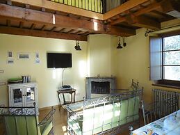 Podere Caldaruccio La Pineta - 26 People Cottage & Villa