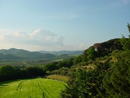 Podere Caldaruccio La Pineta - 26 People Cottage & Villa